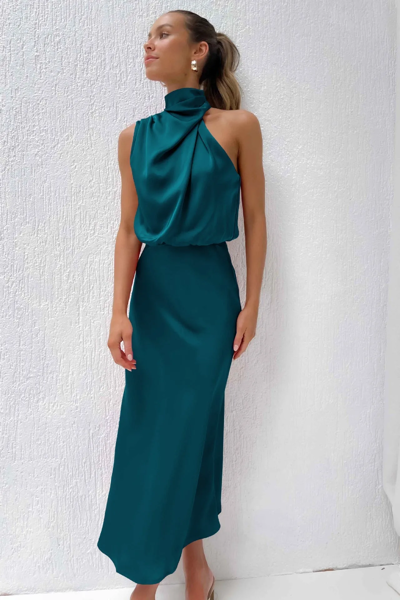 Celest I Long dress with halter neck