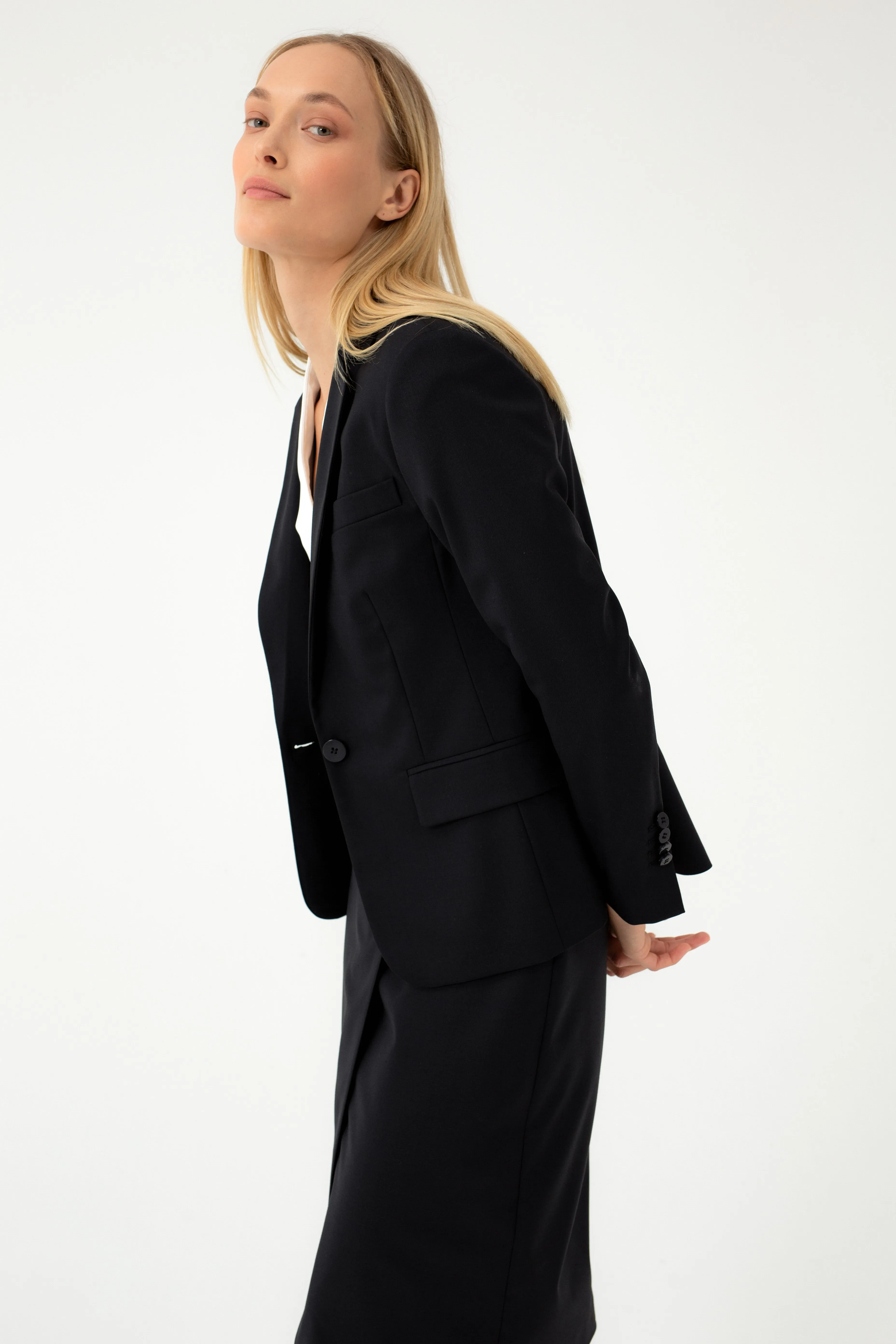 SINGLE BREASTED FITTED SUIT JACKET